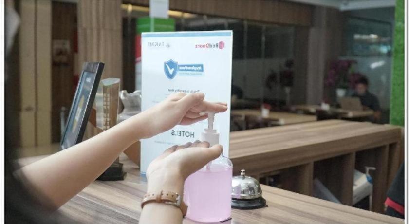 Reddoorz Plus Near Mall Bali Galeria 2 Denpasar Exteriör bild