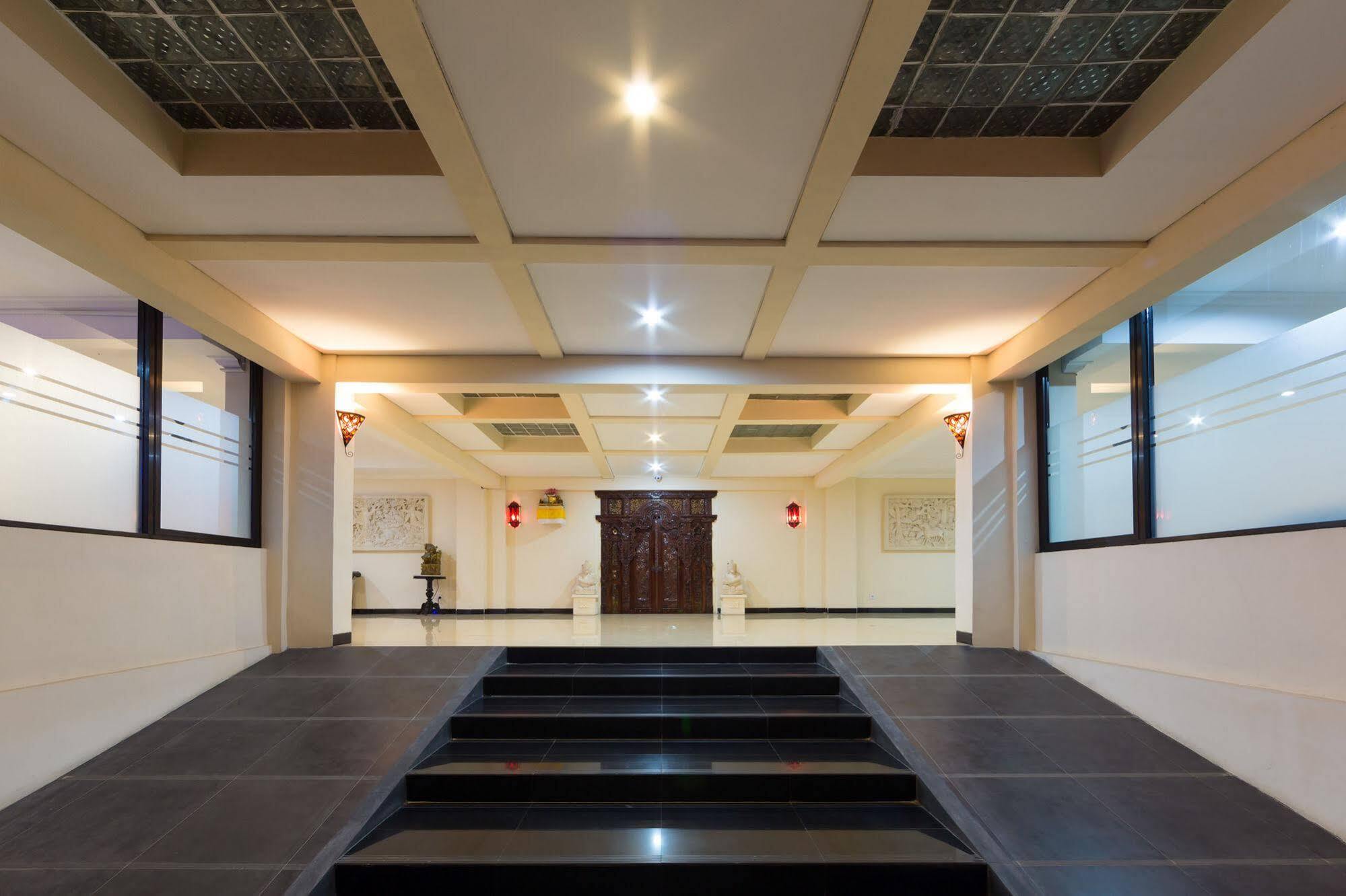 Reddoorz Plus Near Mall Bali Galeria 2 Denpasar Exteriör bild