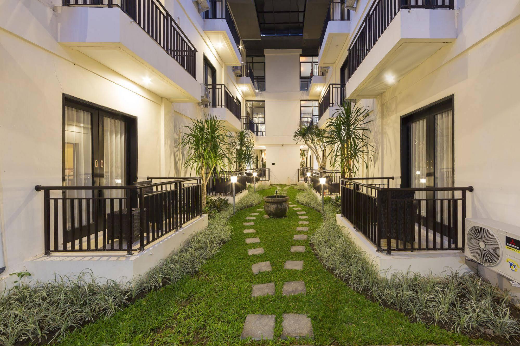 Reddoorz Plus Near Mall Bali Galeria 2 Denpasar Exteriör bild