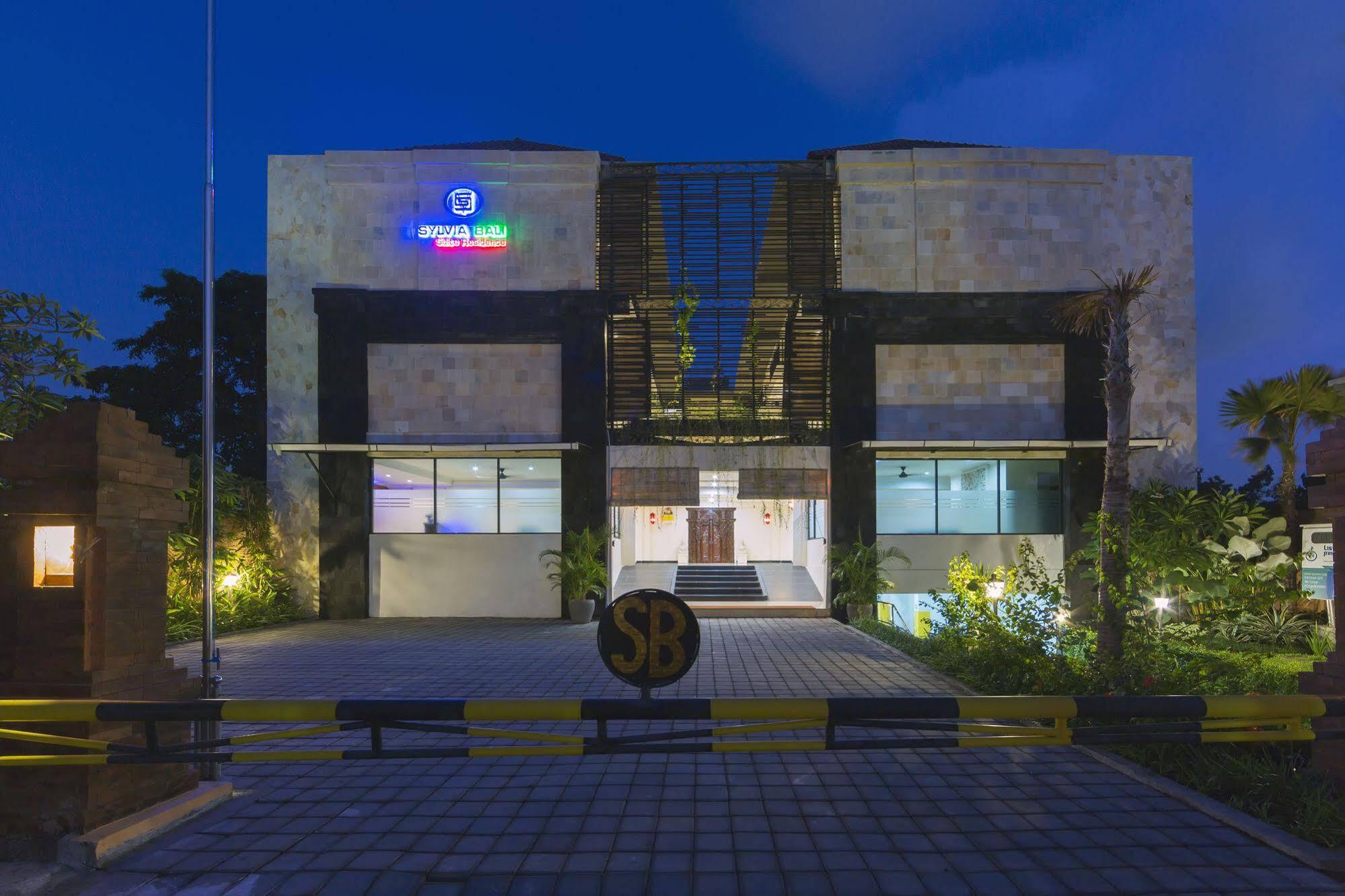 Reddoorz Plus Near Mall Bali Galeria 2 Denpasar Exteriör bild